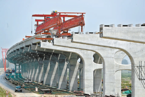 京雄6标兰沟洼特大桥正在进行桥梁架设。