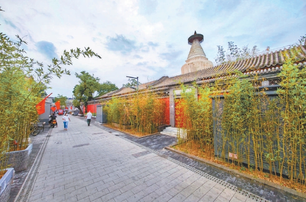 7月6日，白塔寺宫门口东西岔胡同保护更新项目亮相，改造后的胡同风景如画。