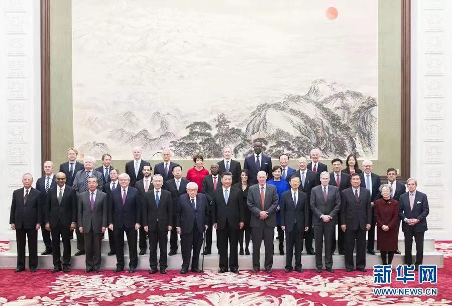 2019年11月22日，习近平在北京人民大会堂会见出席2019年“创新经济论坛”外方代表。这是会见前，习近平同外方代表集体合影。