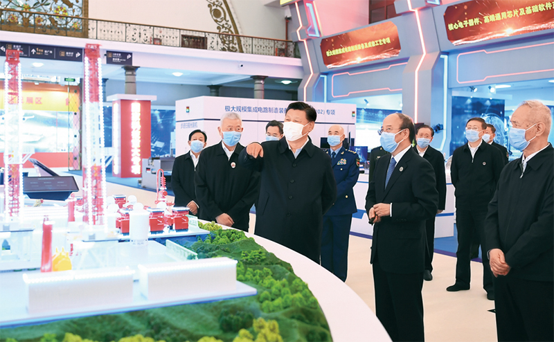 2021年10月26日，中共中央总书记、国家主席、中央军委主席习近平在北京展览馆参观国家“十三五”科技创新成就展。
