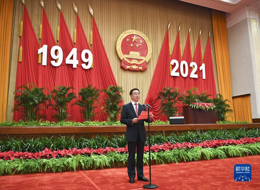 9月30日晚，国务院在北京人民大会堂举行国庆招待会，热烈庆祝中华人民共和国成立72周年。中共中央政治局常委、国务院副总理韩正主持招待会。