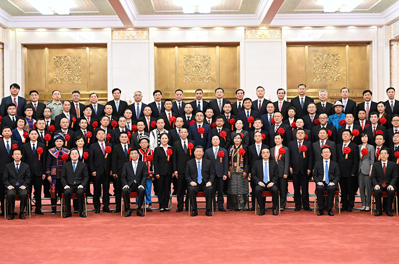 5月25日，党和国家领导人习近平、李克强、王沪宁、韩正等在北京人民大会堂会见第九次全国信访工作会议代表。（申宏 摄）
