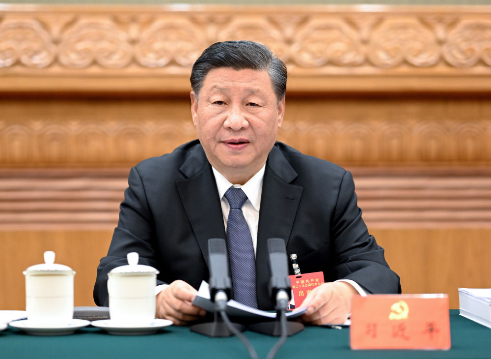 10月18日，中国共产党第二十次全国代表大会主席团在北京人民大会堂举行第二次会议。习近平同志主持会议。