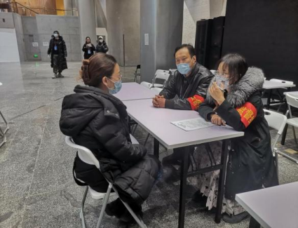 “有督查”——这是国家体育场公共卫生团队的威严所在。团队有效发挥卫生监督工作职能，制定业务领域防疫自查表，在闭环管理期前对进场各类人员的健康信息（包括闭环分类、疫苗接种、核酸检测近14天流行病学史等）进行摸底，签订个人防疫承诺书，确保远端防疫安全。演出排练期间，团队多次联合监督组对国家体育场内重点区域和重点人员进行督查，针对存在问题及时通报，责令整改。