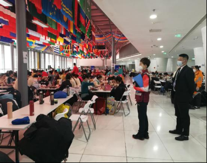 “有督查”——这是国家体育场公共卫生团队的威严所在。团队有效发挥卫生监督工作职能，制定业务领域防疫自查表，在闭环管理期前对进场各类人员的健康信息（包括闭环分类、疫苗接种、核酸检测近14天流行病学史等）进行摸底，签订个人防疫承诺书，确保远端防疫安全。演出排练期间，团队多次联合监督组对国家体育场内重点区域和重点人员进行督查，针对存在问题及时通报，责令整改。
