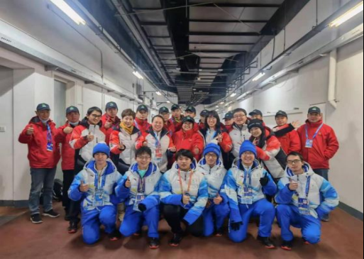 北京2022年冬奥会和冬残奥会已经结束。聚是一团火，散作满天星，点亮鸟巢的不仅仅是绚烂的焰火，还有国家体育场防疫卫士们的辛苦付出和无私奉献！让我们继续前行，一起向未来。