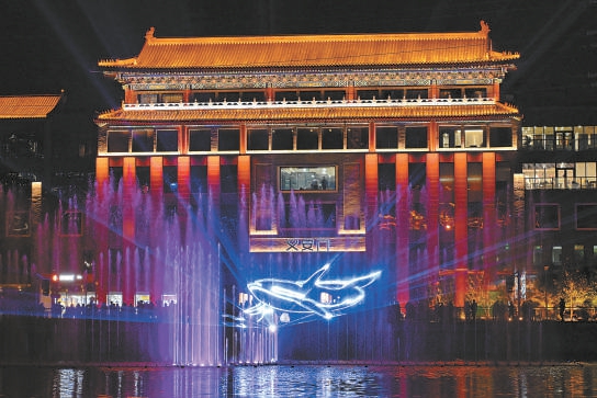 高碑店湖“御水金环”景观流光溢彩。