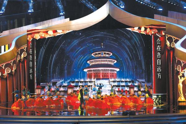 第十三届北京国际电影节闭幕式颁奖典礼现场美轮美奂。