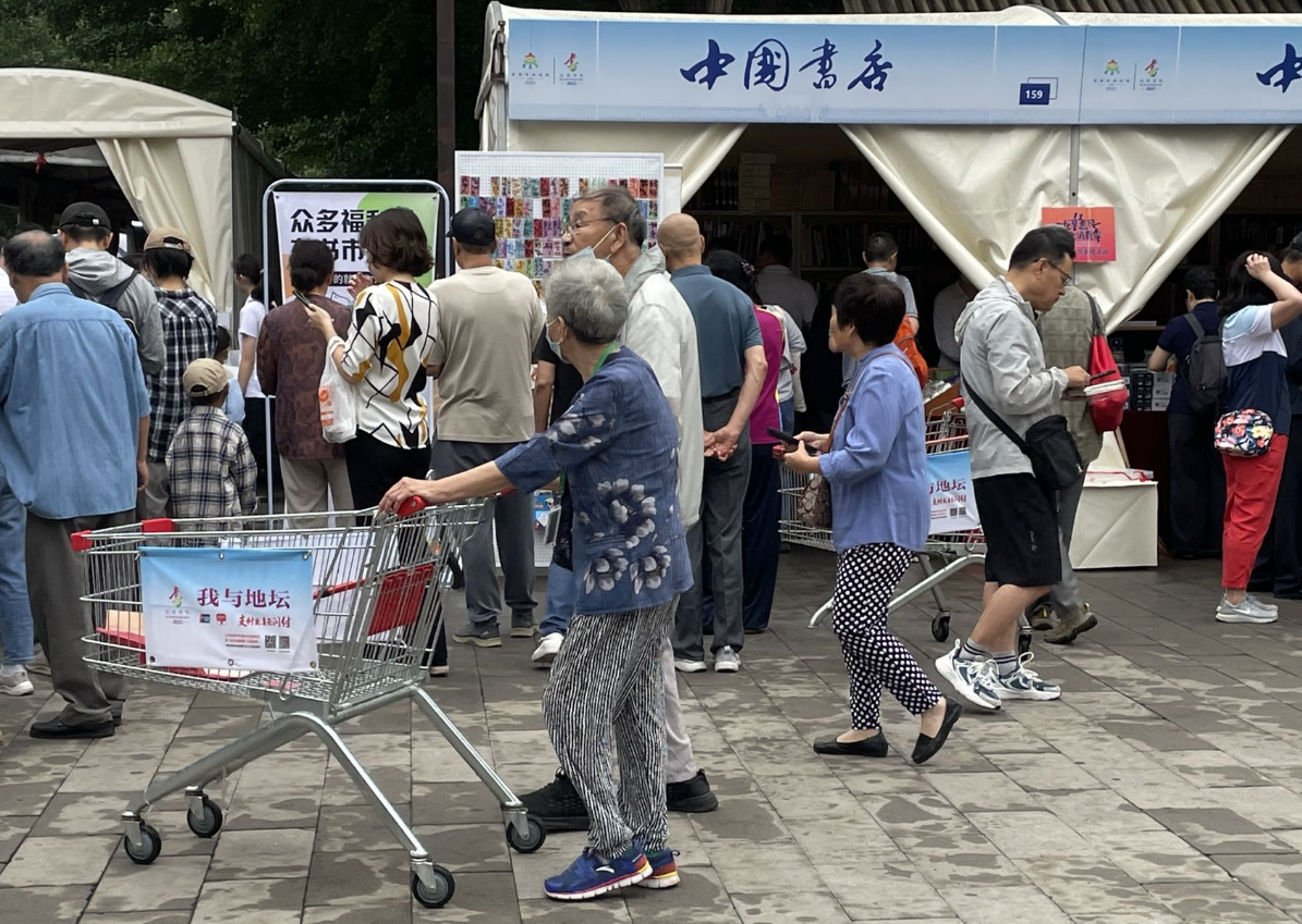 北京地坛书市回归 您去逛了吗？现场直击——