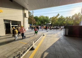 丰台一小通过物理隔离实现校门口及校内人车分离