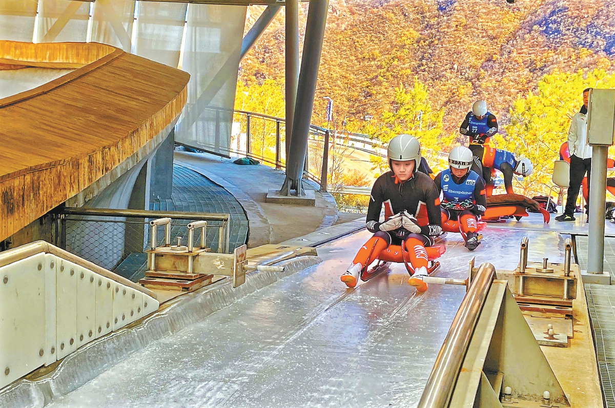 二○二三年十一月至二○二四年二月，延庆区将连续举办多项国际、国内高级别冰雪赛事。图为运动员正在训练。