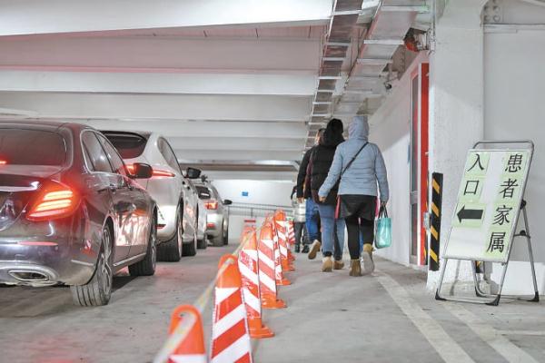 1月2日，北京儿童医院自走式立体停车设施项目启用，就医车辆正有序驶入。