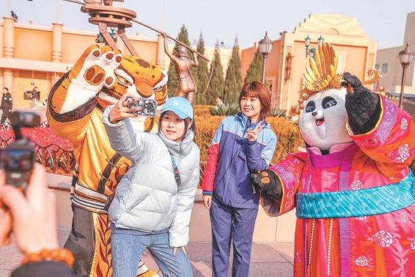 3月7日，北京环球度假区首个妇女节限定开园仪式举行。