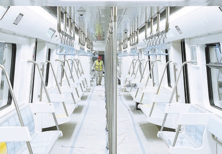 北京地铁12号线完成动车调试，实现了轨通、电通、信号通、通信通，顺利完成全线冷滑、热滑试验，12号线42列地铁车辆全部到段。