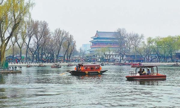 3月23日，什刹海游船正式开航。