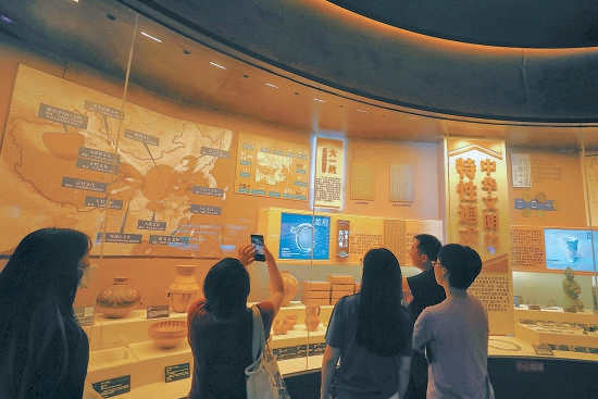 展示中华民族共同体形成发展的历史长卷 民族共同体意识文物古籍展参观人次突破15万