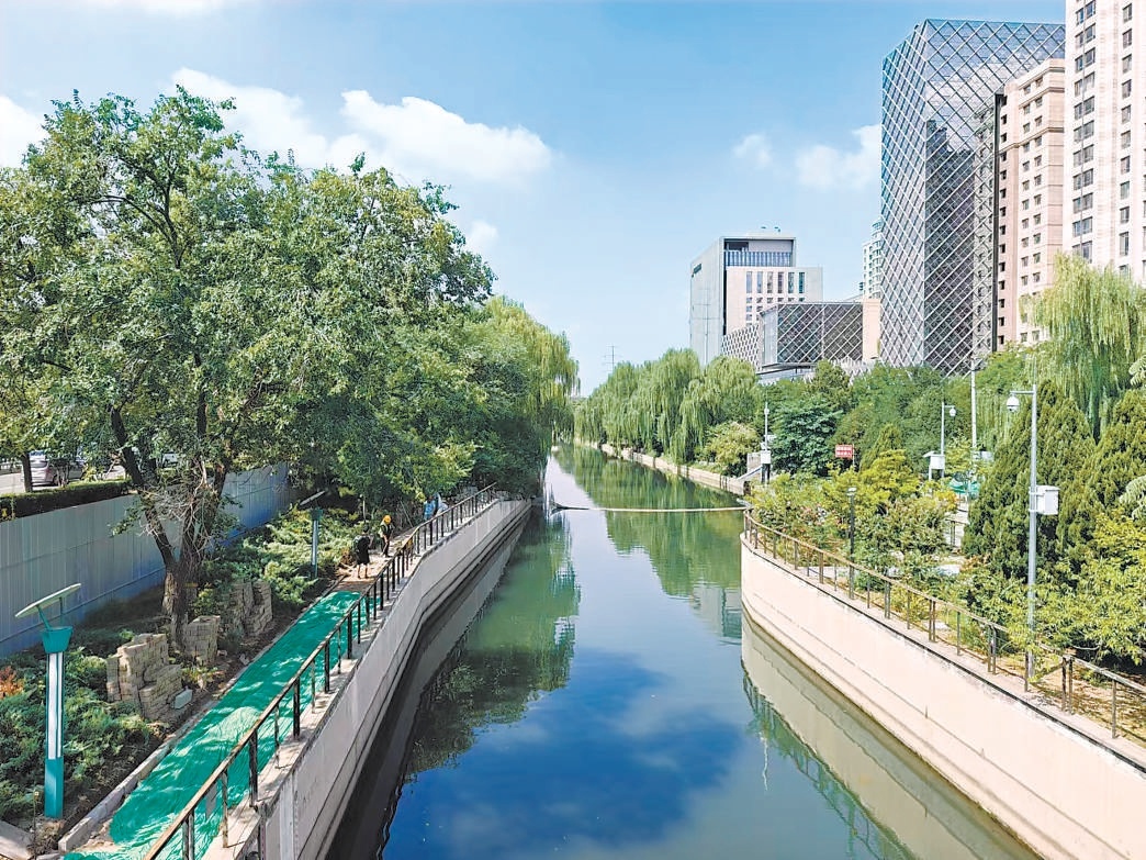 北护城河滨水步道连通工程将打通8处滨水步道断点。