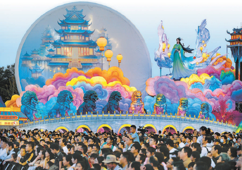 9月15日晚，丰台区2024年“卢沟晓月”中秋系列文化活动在北京园博园三号门广场开幕。
