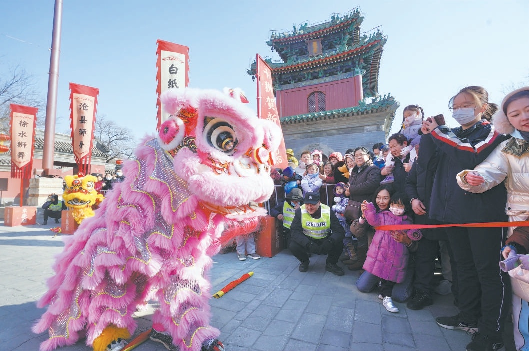 1月29日，第27届北京东岳庙庙会开幕，南狮北狮七大非遗舞狮团队带来精彩表演。