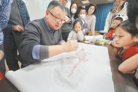 感受科学与文化的碰撞，150组家庭到国家自然博物馆体验非遗。