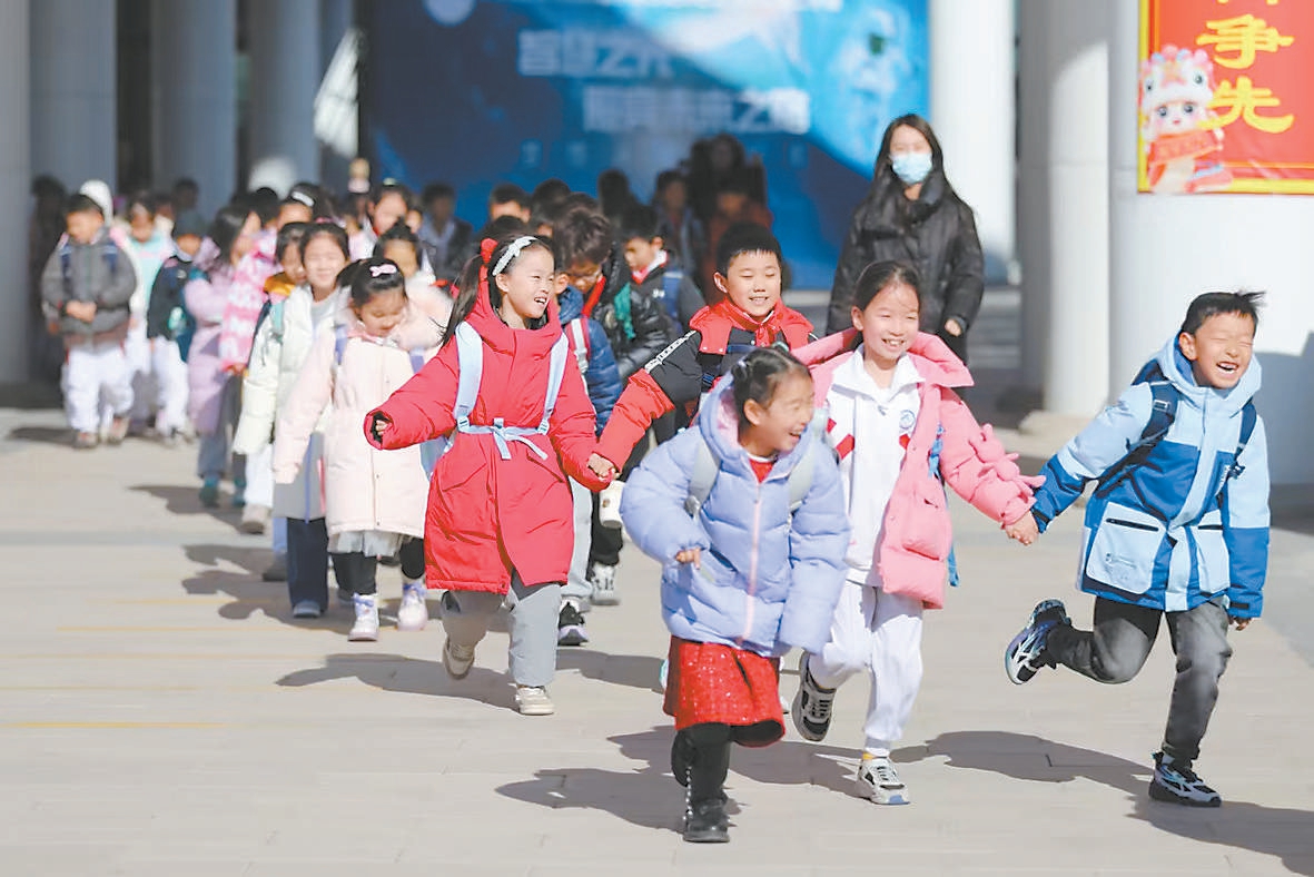 2月16日，人大附中亦庄新城学校迎来返校日，为第二天正式开学做准备。