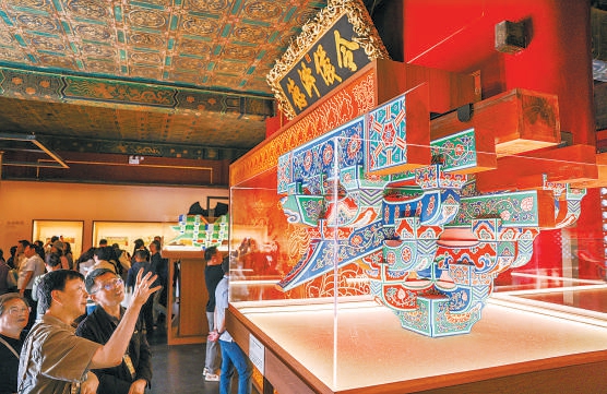 展览展出各朝代官式彩画小样、复原图及模型。
