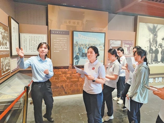 陶然亭等北京市属公园爱国主义教育基地打造定制化暑期服务与沉浸式“课堂”体验。