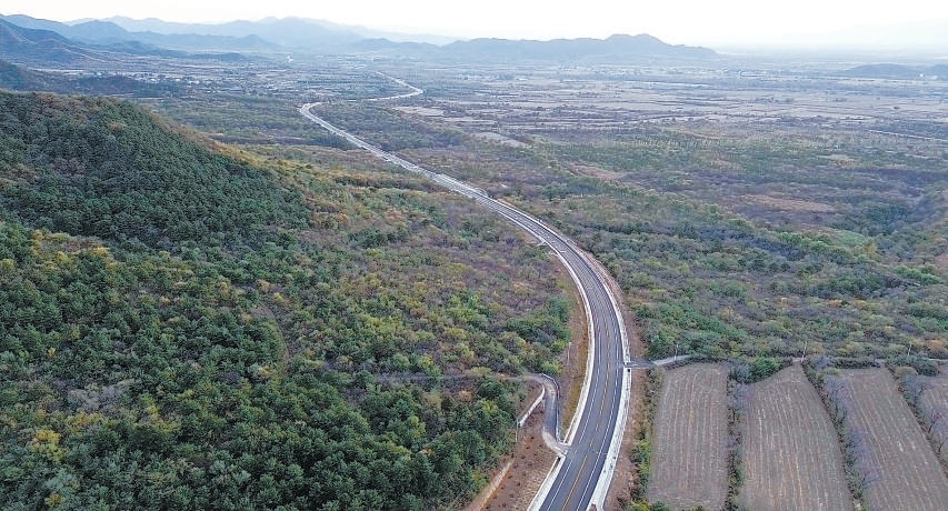 延庆南山环线三期道路开通试运行。
