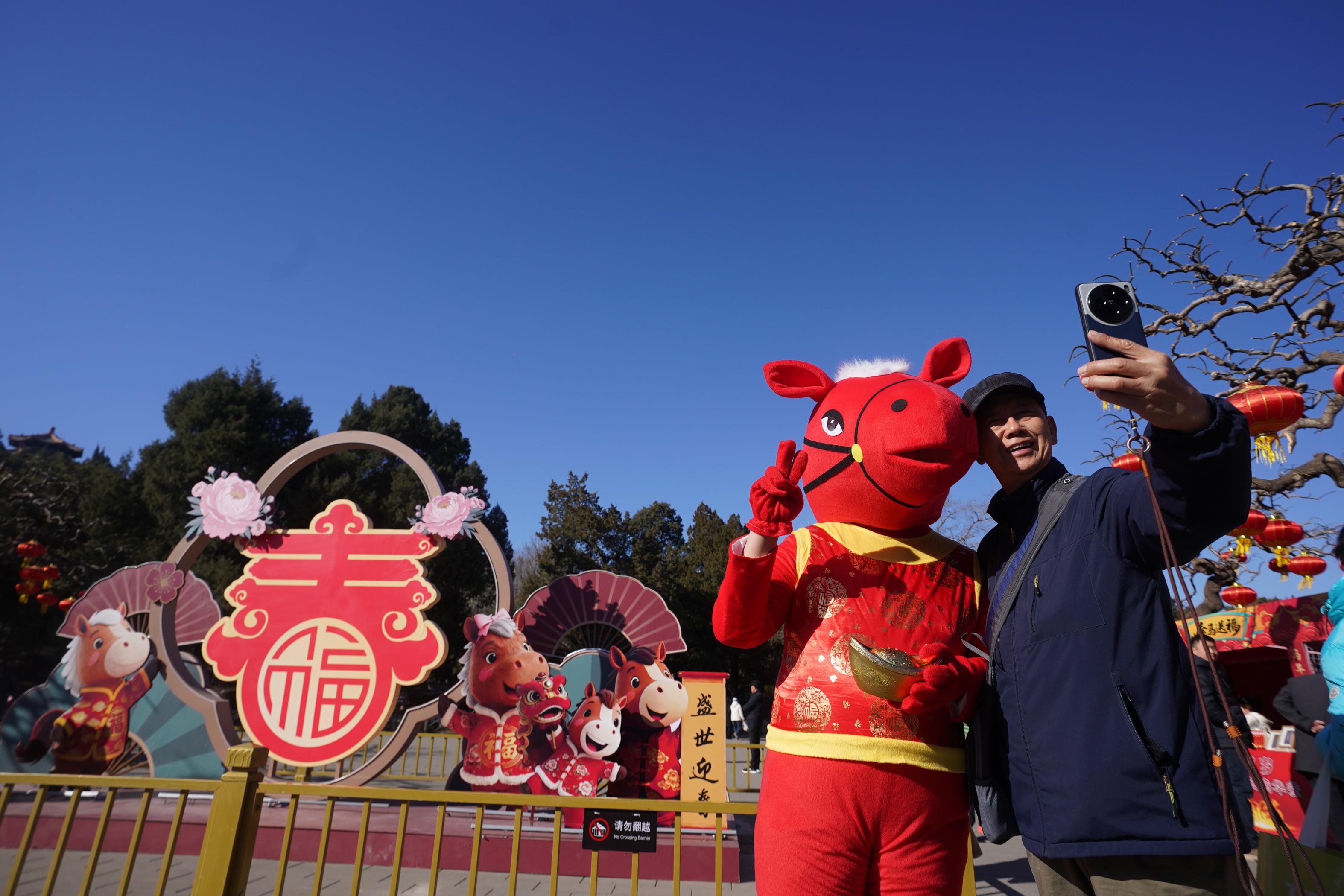 白天逛景晚上看灯！景山公园新春日夜皆精彩