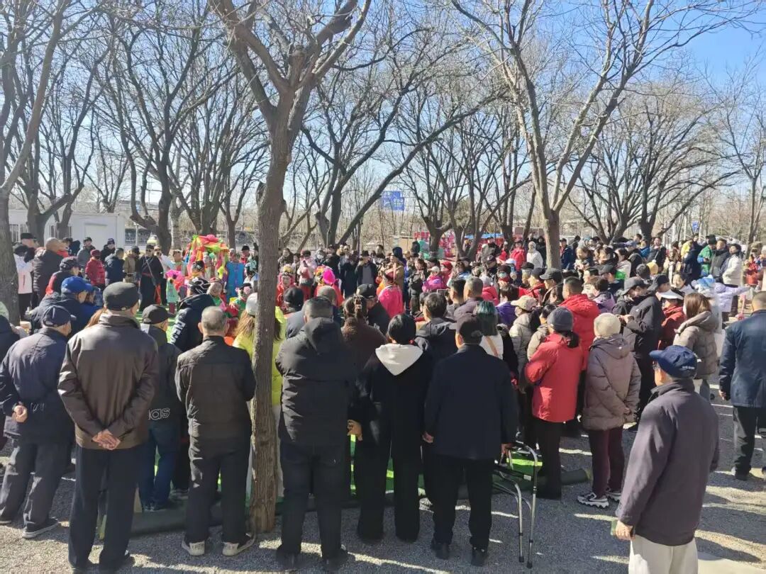 白天逛庙会 夜晚赏“极光”!凉水河畔年味满满 白天逛庙会 夜晚赏“极光”!凉水河畔年味满满