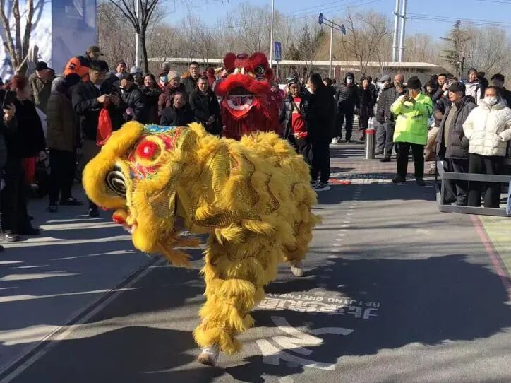 白天逛庙会 夜晚赏“极光”!凉水河畔年味满满 白天逛庙会 夜晚赏“极光”!凉水河畔年味满满