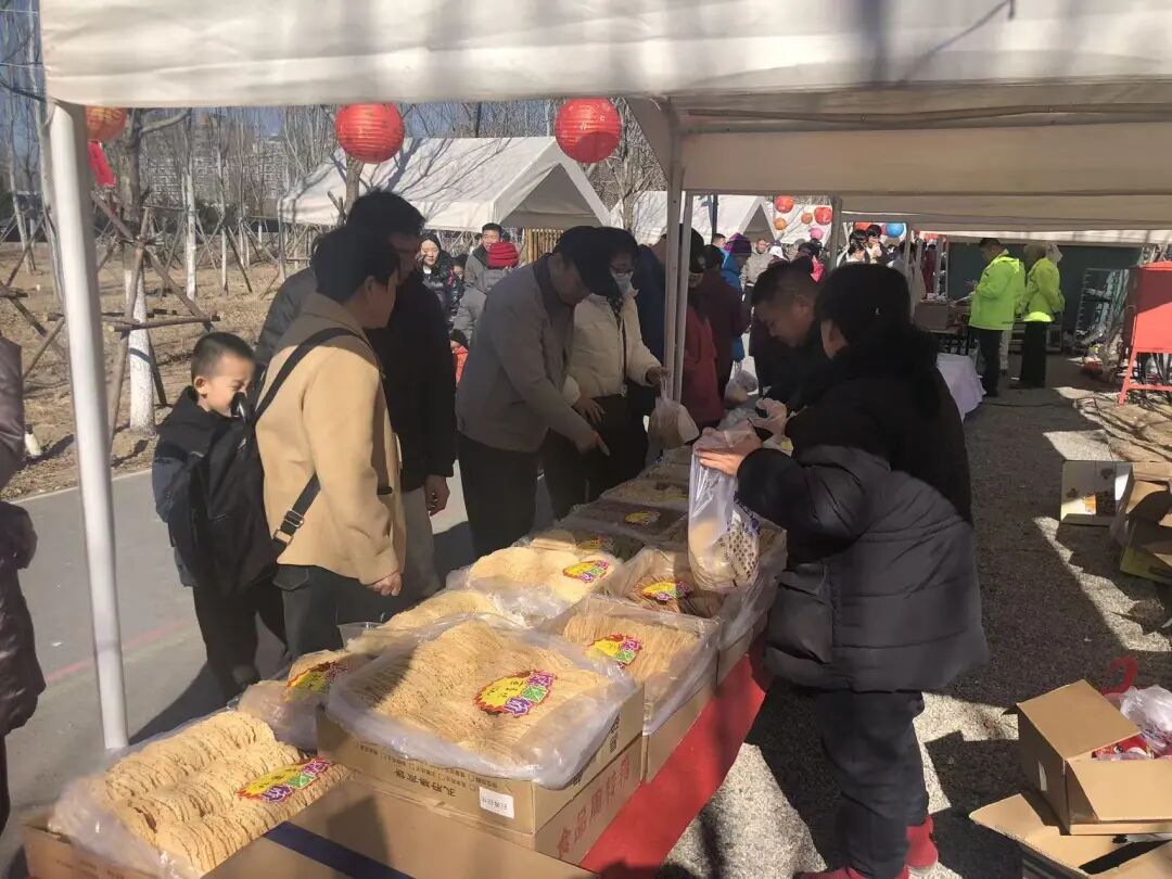 白天逛庙会 夜晚赏“极光”!凉水河畔年味满满 白天逛庙会 夜晚赏“极光”!凉水河畔年味满满