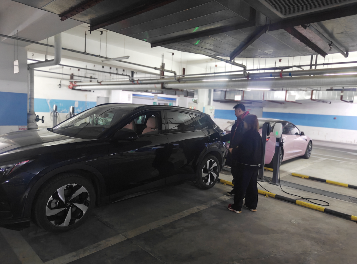 服务费降至0.45元/度 北京19个保障房社区完成充电桩升级