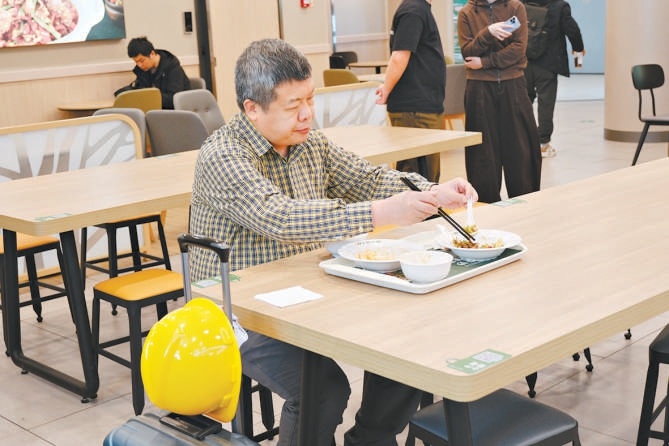 （夏骅 摄）  　　近日，北京南站候车大