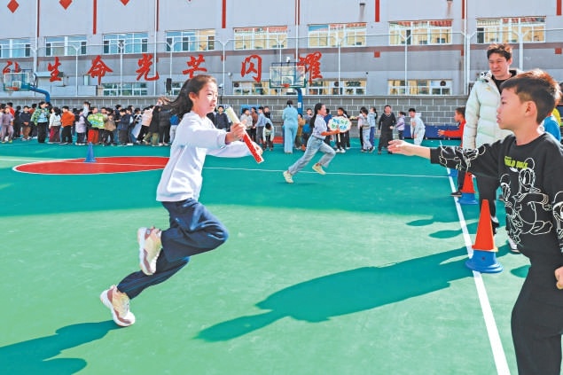 灯市口小学，孩子们快乐运动。