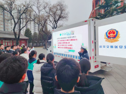 中小学春季开学 交管部门开讲交通安全“第一课” 中小学春季开学 交管部门开讲交通安全“第一课”