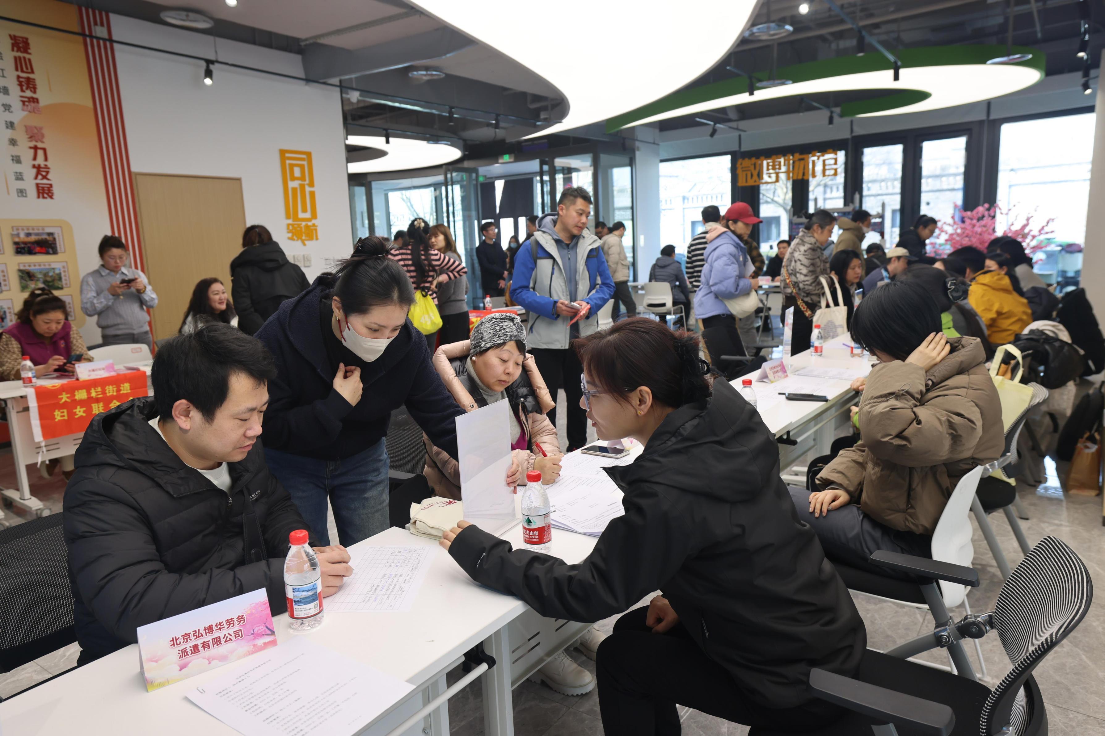 两街道携手举办招聘会，特设“妈妈岗”专区