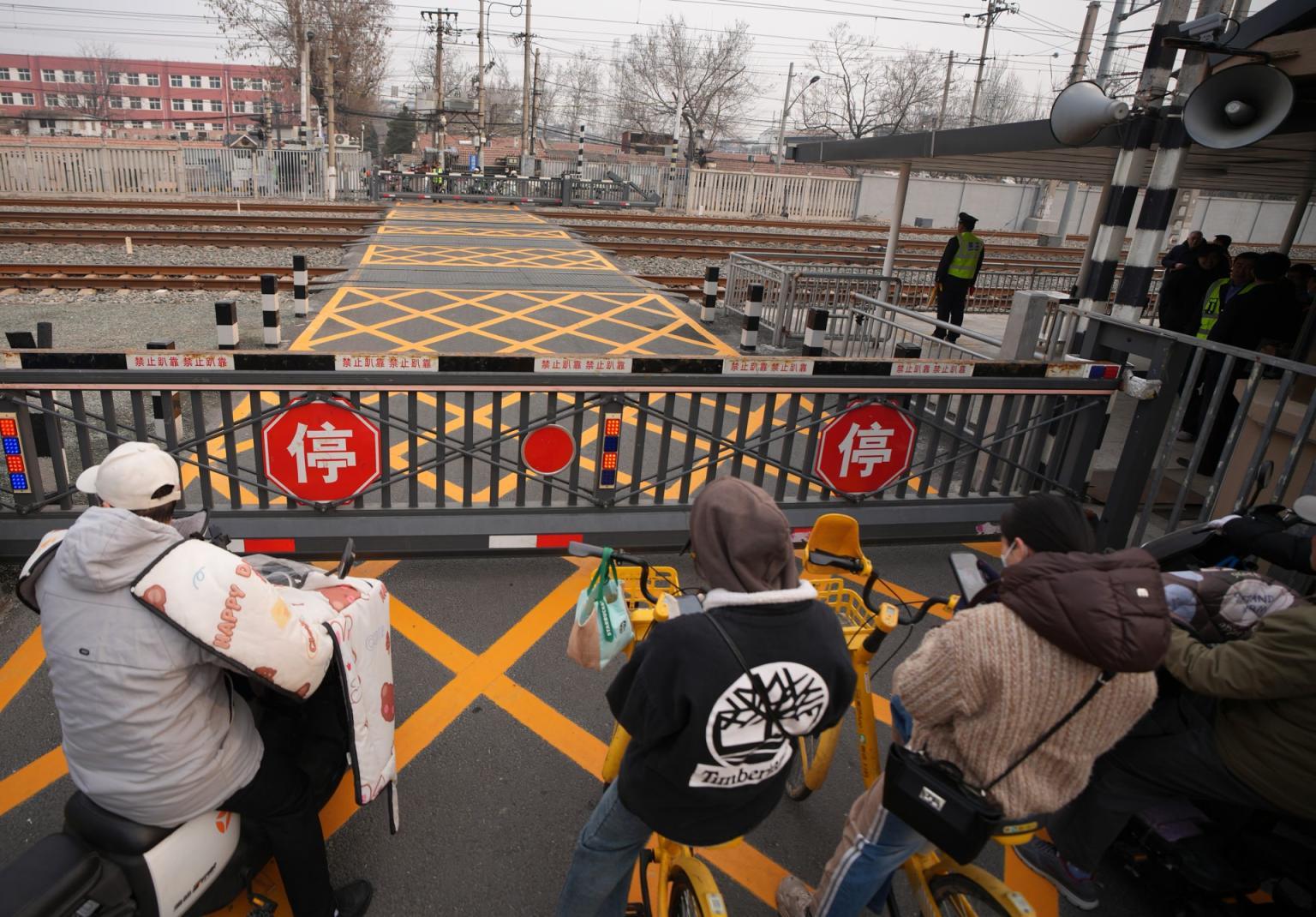 日均上万人通行!揭秘北京“最繁忙”铁路道口,靠啥护安全? 日均上万人通行!揭秘北京“最繁忙”铁路道口,靠啥护安全?
