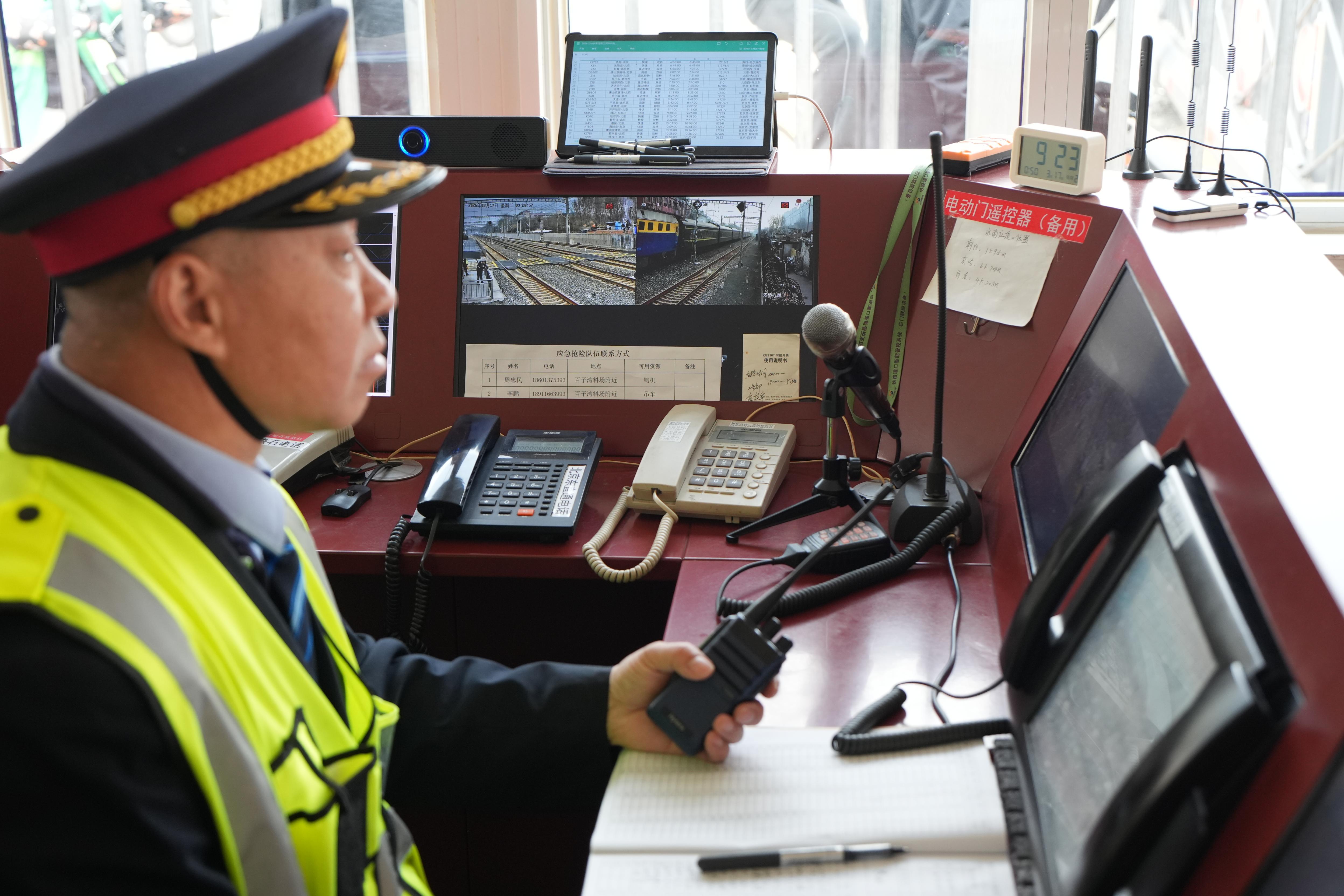 日均上万人通行!揭秘北京“最繁忙”铁路道口,靠啥护安全? 日均上万人通行!揭秘北京“最繁忙”铁路道口,靠啥护安全?