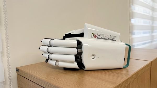 非侵入式脑机接口设备中像手套一样的机械臂 非侵入式脑机接口设备中像手套一样的机械臂