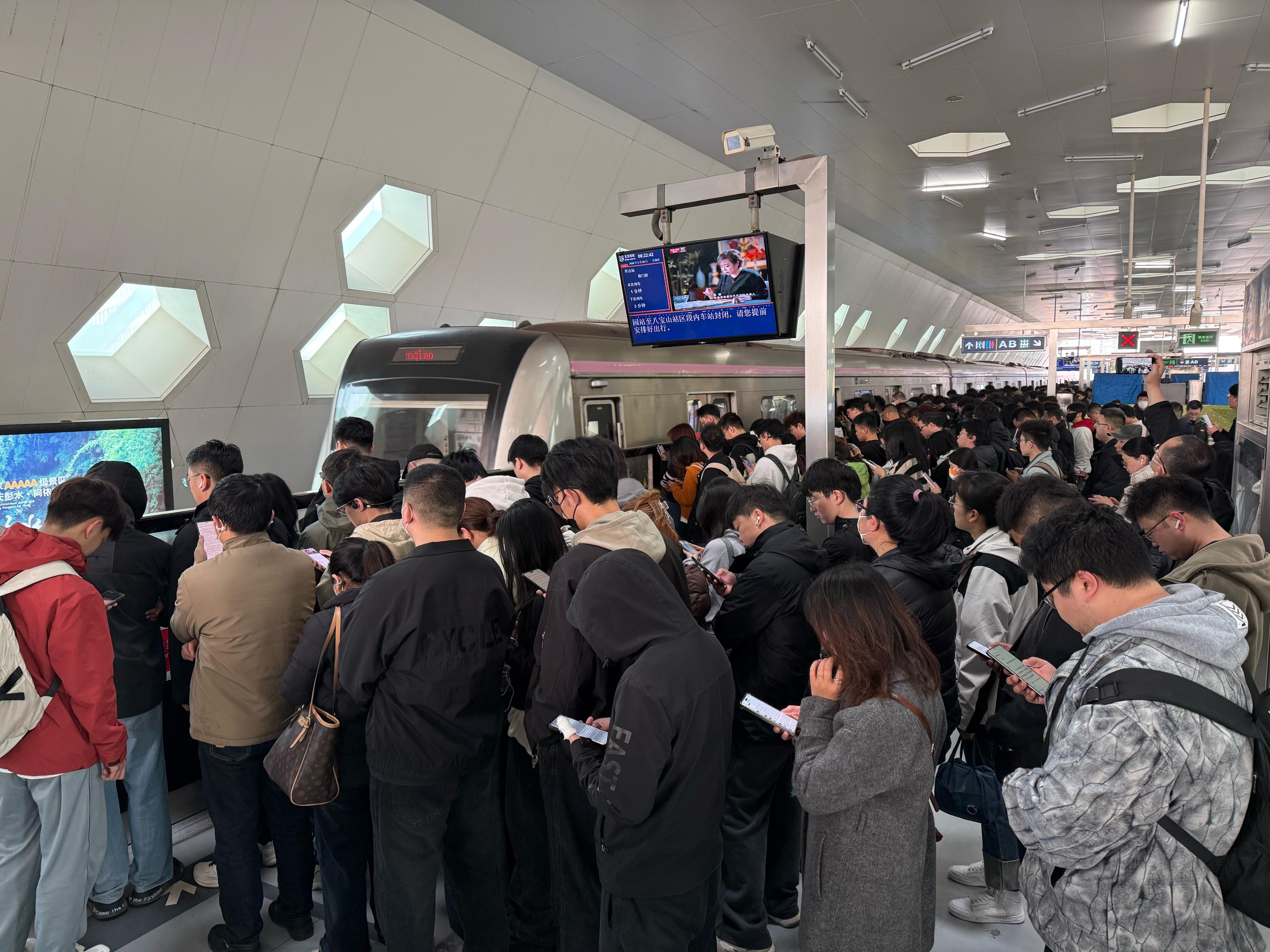 缓解早高峰压力,地铁昌平线沙河站今起增开一趟空车 缓解早高峰压力,地铁昌平线沙河站今起增开一趟空车