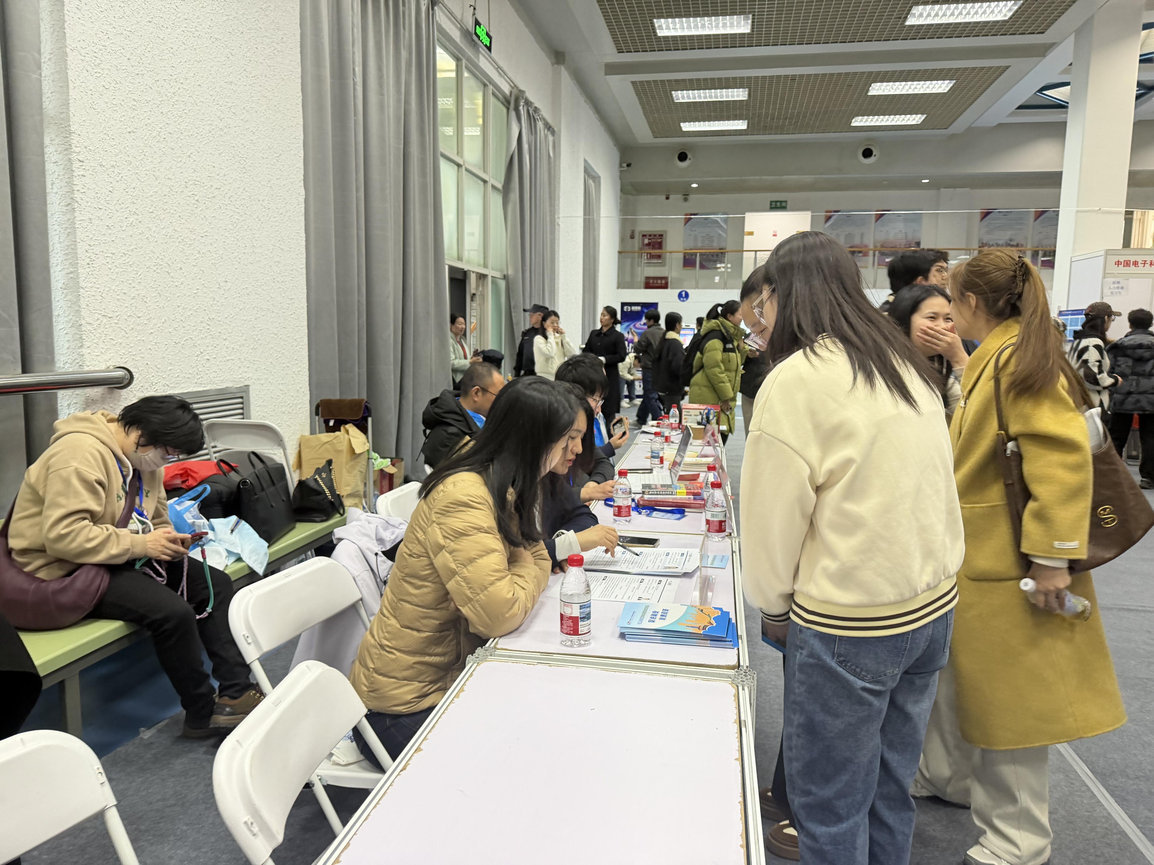 64家单位提供800余岗位!石景山区举办2026年校园招聘会 64家单位提供800余岗位!石景山区举办2026年校园招聘会