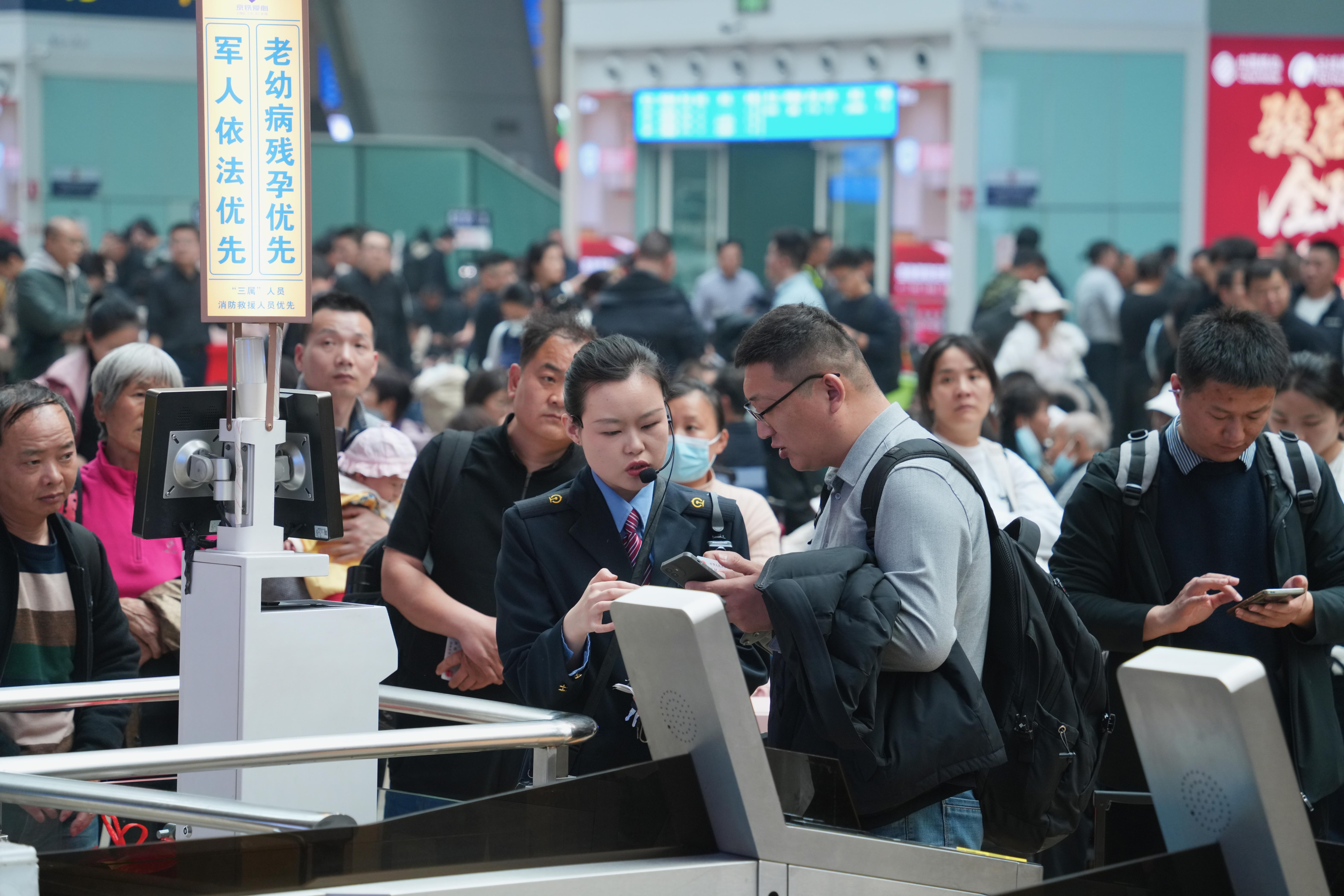 应对清明假期客流，明天起北京各大火车站有这些变化——