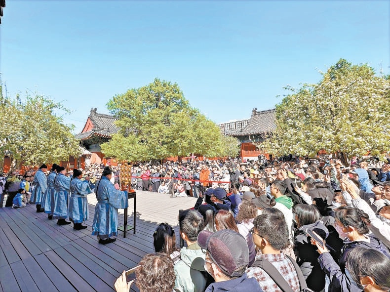 清明假期,智化寺京音乐展演场场爆满。 清明假期,智化寺京音乐展演场场爆满。