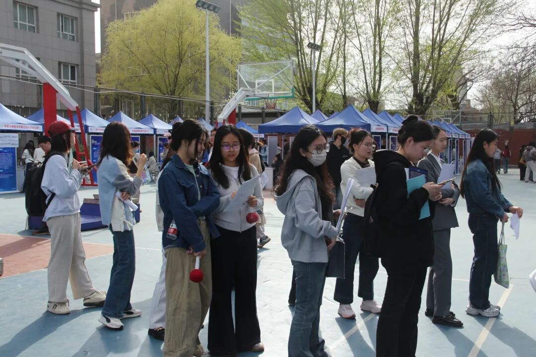 中关村百校联盟招聘团首次走进中国政法大学