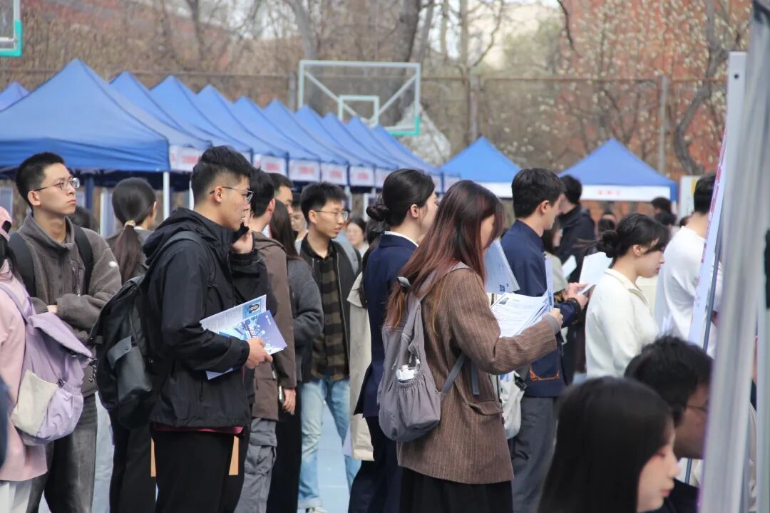 中关村百校联盟招聘团首次走进中国政法大学