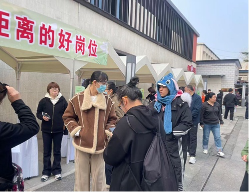 超400个就业岗位送到滨河里就业服务站