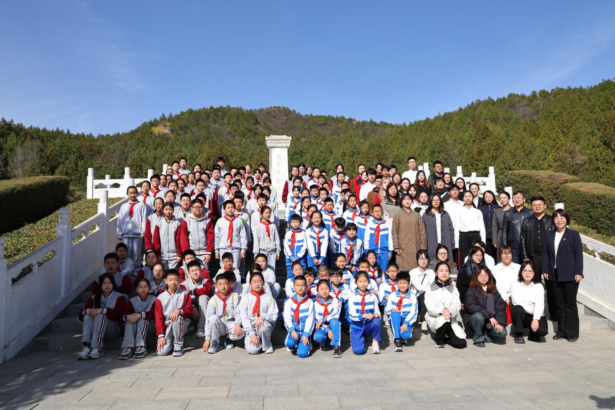 大中小学生携手追寻烈士足迹 同上一趟红色“大思政课”