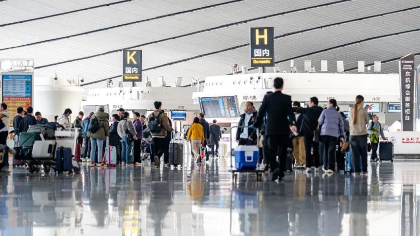 清明假期大兴机场累计运送旅客40.95万人次,创同期新高 清明假期大兴机场累计运送旅客40.95万人次,创同期新高