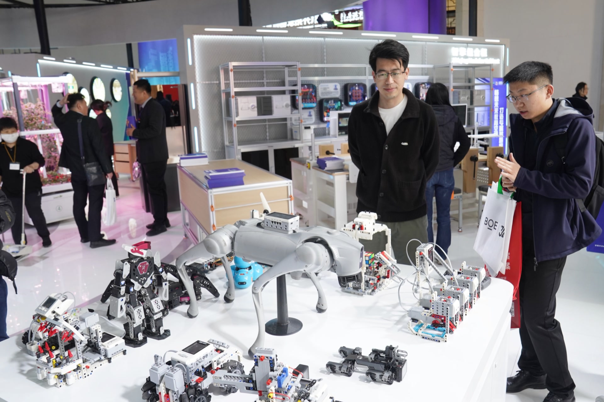 第35届北京教育装备展示会开幕 智慧设备赋能学生健康